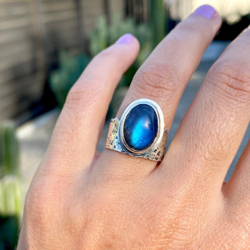 Size 6 // New Moon Ring